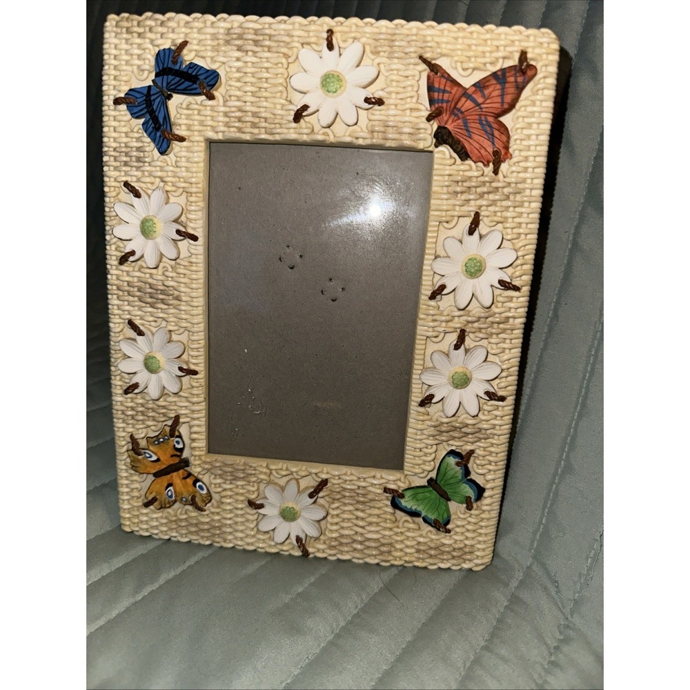 Raj Collection 3D Butterflies Daisies Basket Weave Picture Frame